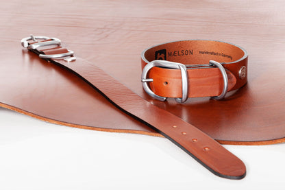 Zgarda maro de piele pentru caini, EcoSkin Coll'R 70/45 Cognac/metal, lungime 56-62/latime 4.5 cm