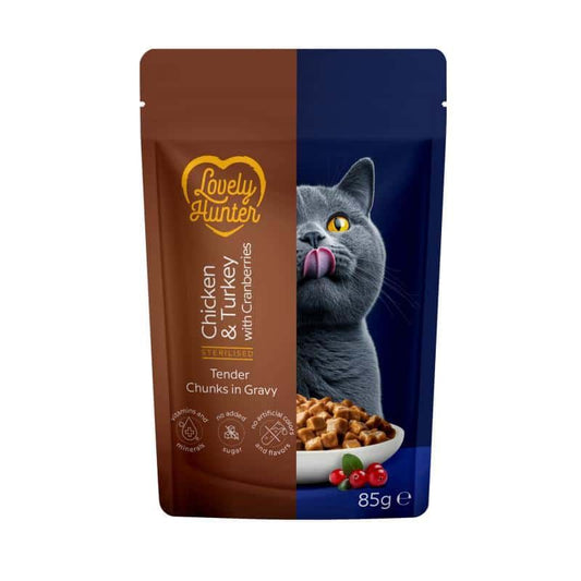 Hrana umeda pentru pisici adulte sterilizate Lovely Hunter cu pui, curcan si merisoare 85g