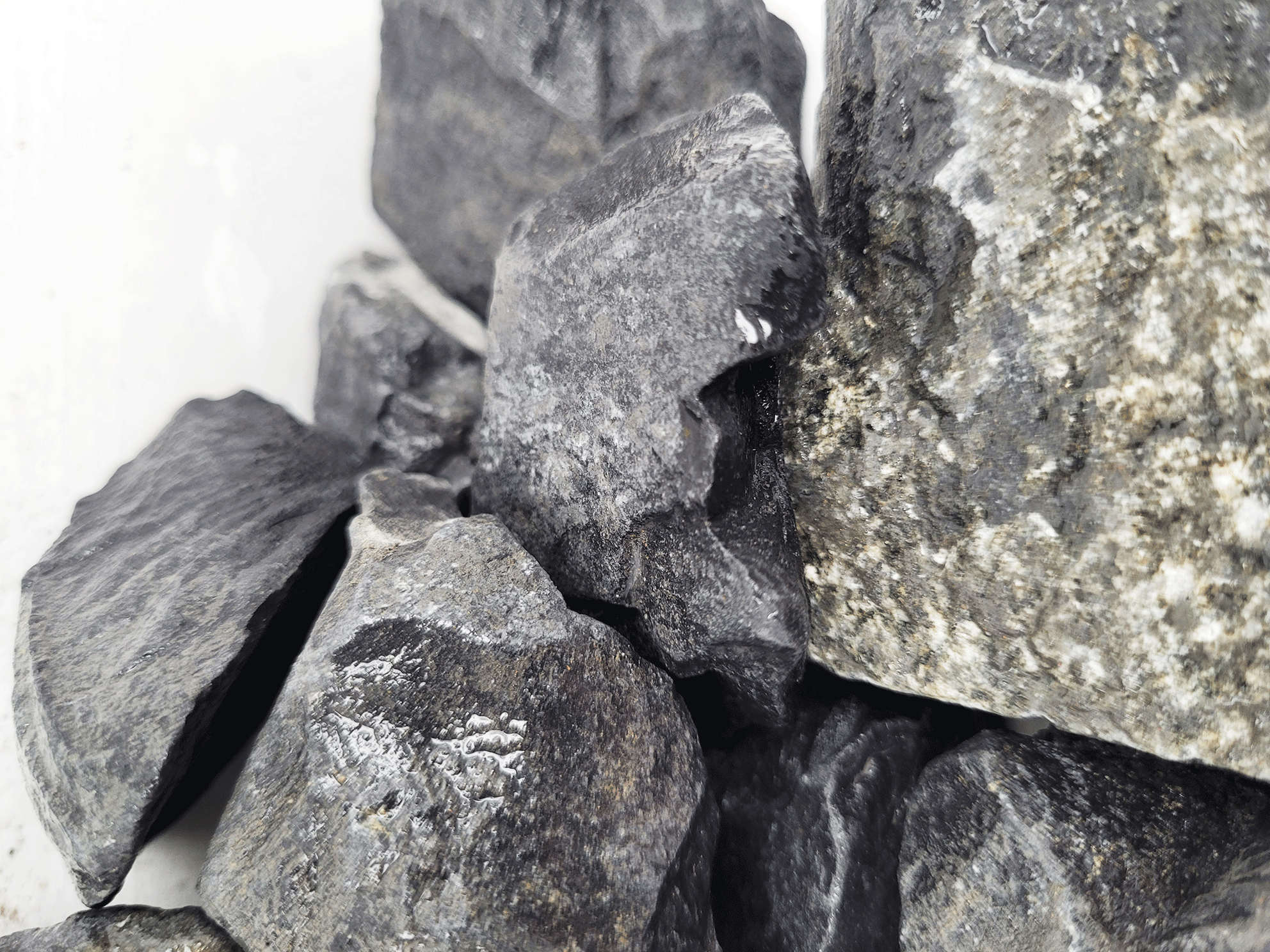 Pietre decor acvarii si terarii, Wio, Black Venom Nano Rocks, 2 kg, 1-10 cm